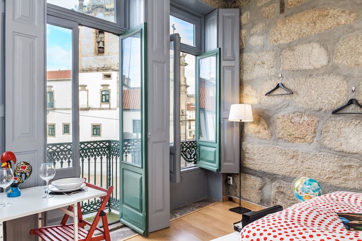 Basic Studio With Top Location and Views . Carmo 1