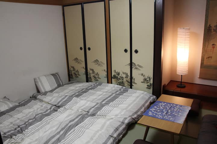 1階和室寝室# 2には布団3組、エアコンがあります。