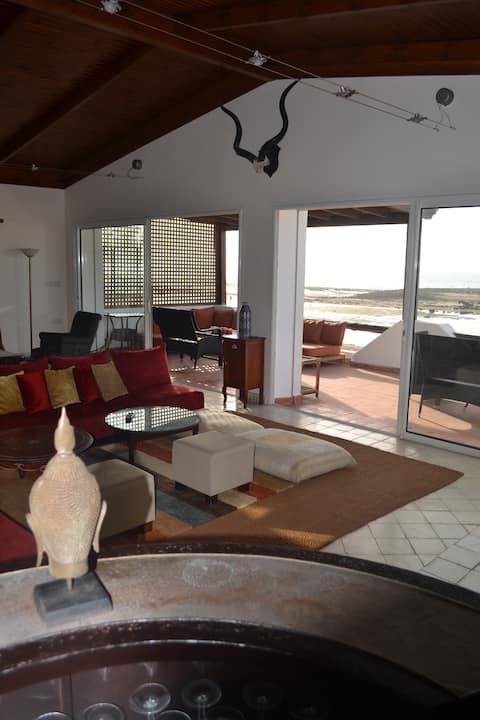 Successful Airbnb property: beachfront house/frond de mer in Skhirate