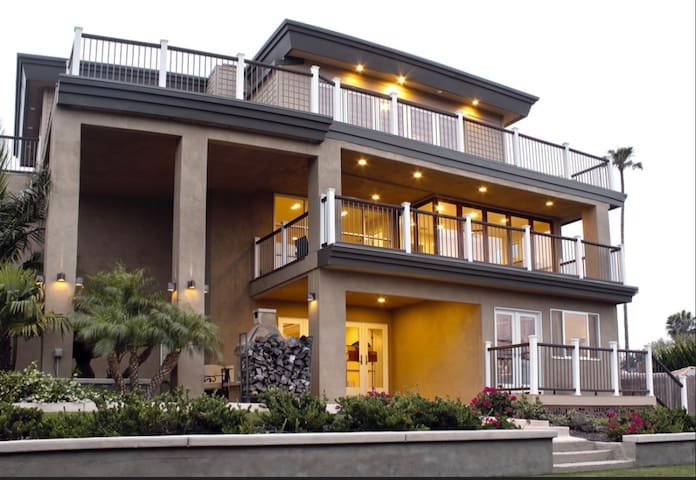 360 Degree City & Ocean Views