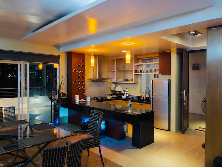 ELEGANT PRIVATE PENTHOUSE IN MAKATI Earth houses for Rent in Makati