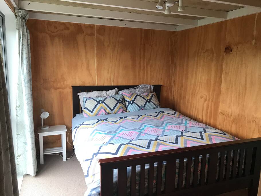Very comfy queen sized bed