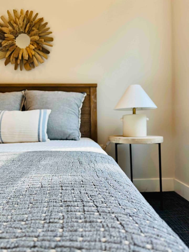 Tercer dormitorio con cama completa.