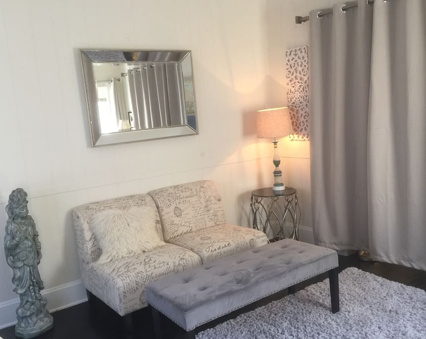 Live in Hollywood elegance! Art deco apartment.
Receive our LA INSIDER TRAVEL TIPS. I share my Locals Only secrets from 20 years living in LA*. Lots of places tourists never find.
*Like a massage at Ellen Degeneres fav spot in our neighborhood.