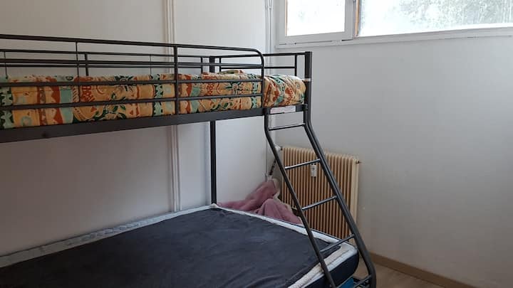 kitanda cha chumba cha kulala sentimita-140 na kitanda 90cm