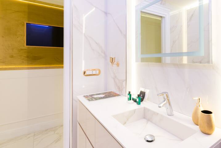 The Luxury Penthouse Apartment at Spanish Steps gallery image 3