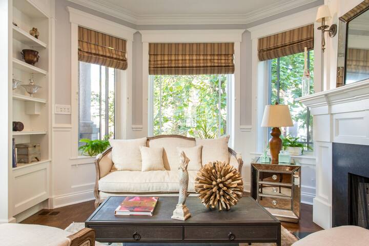 Featured in Chicago Socials Most Luxurious Airbnbs gallery image 2