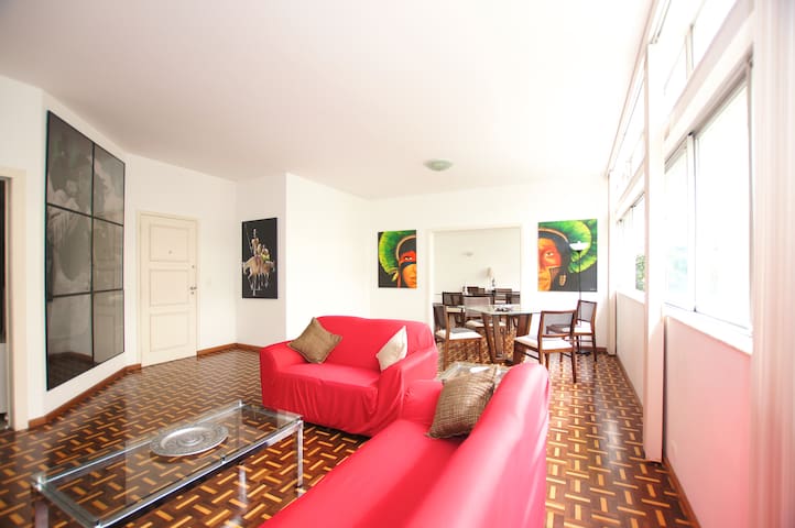 Espaçosa Casa no Coração do Rio 290m4QT.8camas gallery image 3