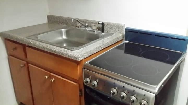 Vie's Cosy Room W/shared Bath & Kitch Ll *Metro* - New Rochelle, NY