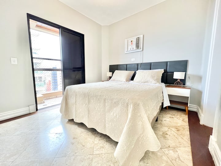 Apartmán II: s manželskou posteľou Queen a klimatizáciou.