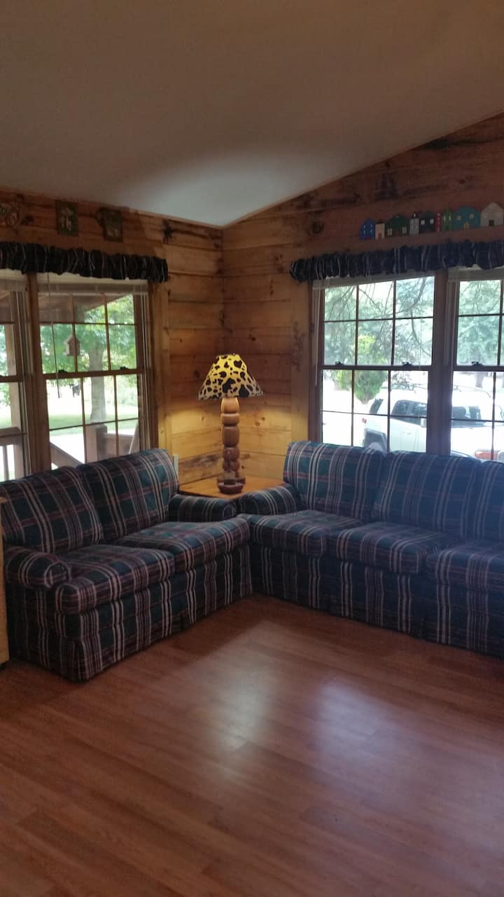 Cruso Hideaway Cabins for Rent in Canton, North Carolina, United