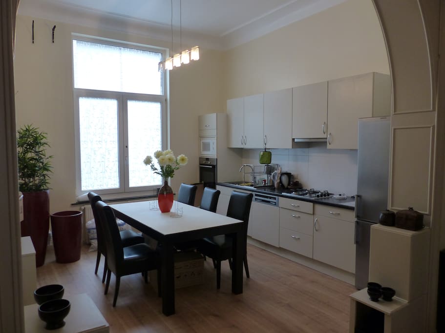 Dining room + fully equipped kitchen