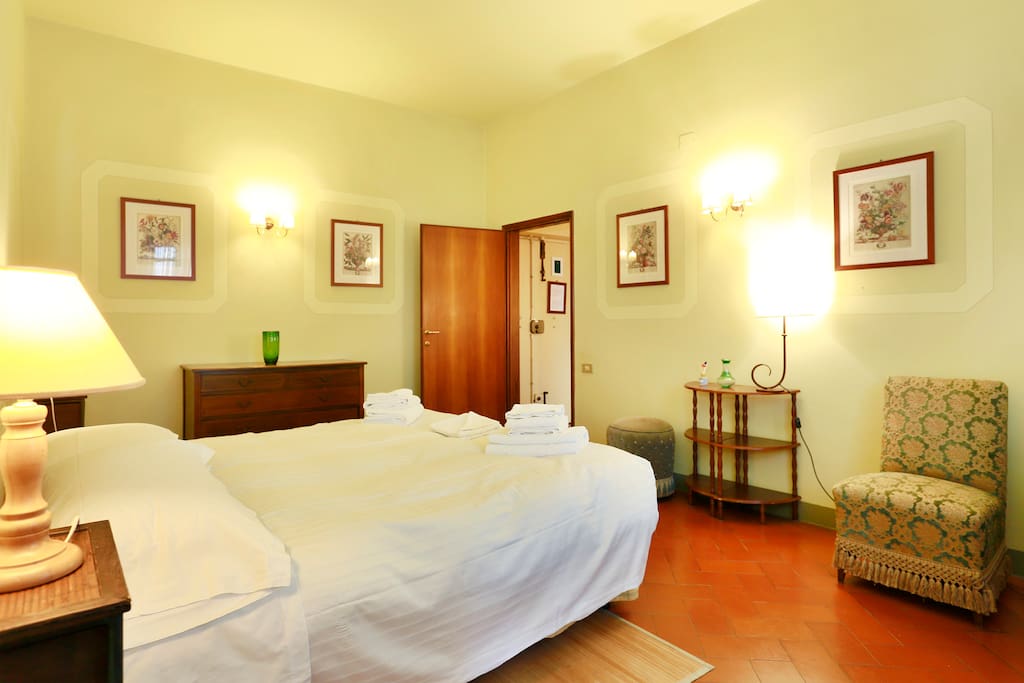 Bedroom 2 people