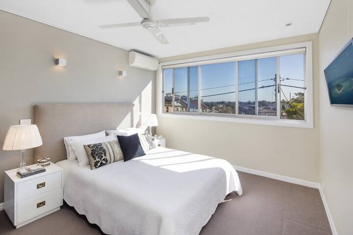 Beautiful Bondi Junction Terrace gallery image 5