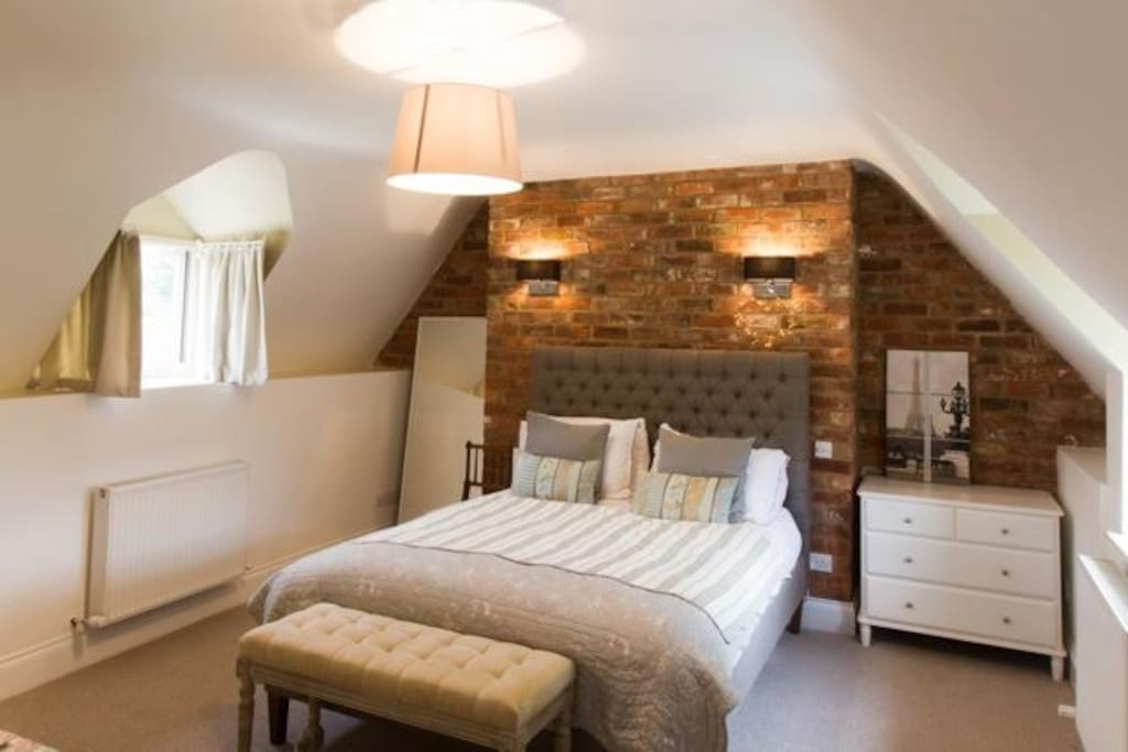 Master Bedroom - heated blanket on the bed for chilly people