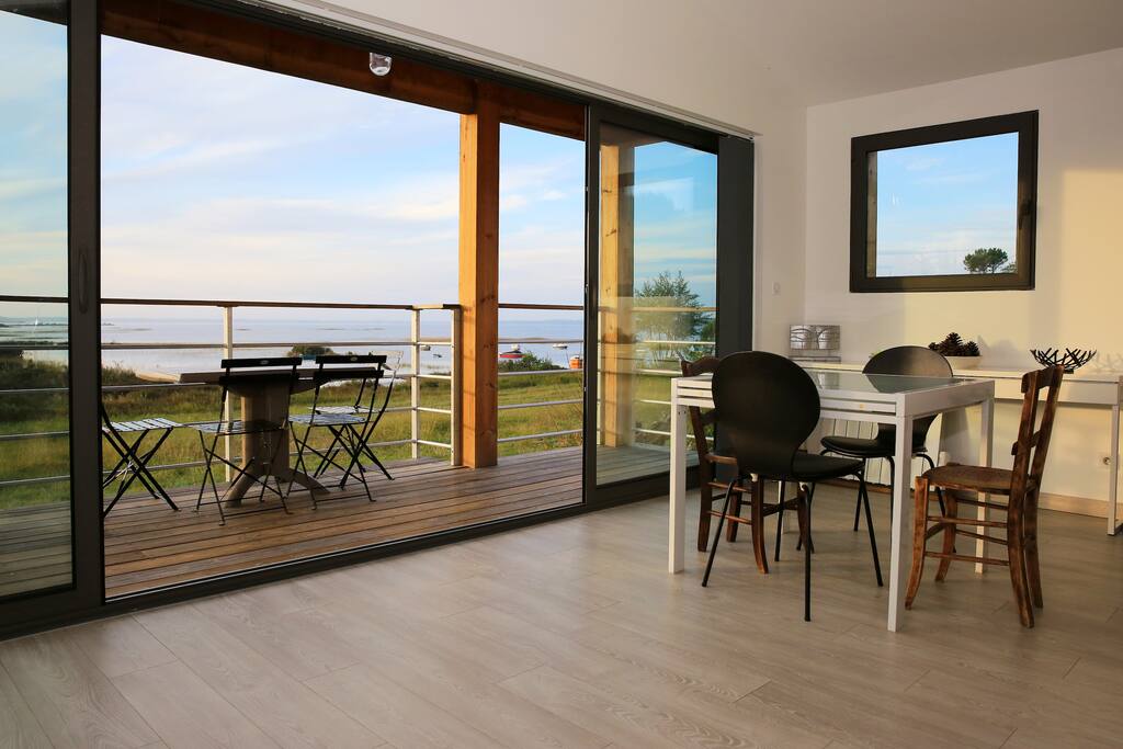 Vue du canapé/View from the settee.