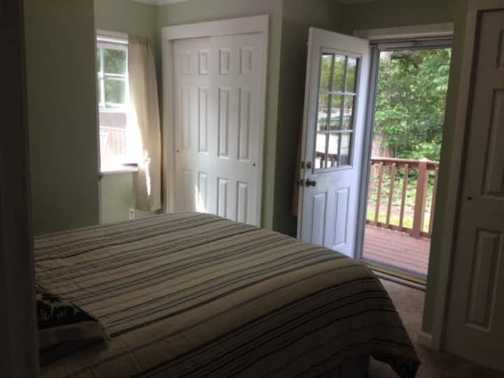 Chumba cha kulala cha kiwango cha juu kilicho na ufikiaji wa sitaha