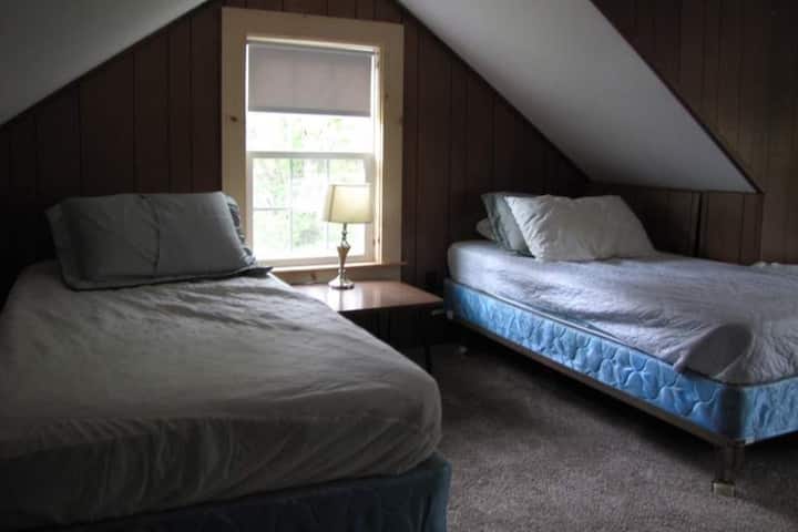 Chumba cha kulala cha ghorofa ya kwanza (vitanda 3)