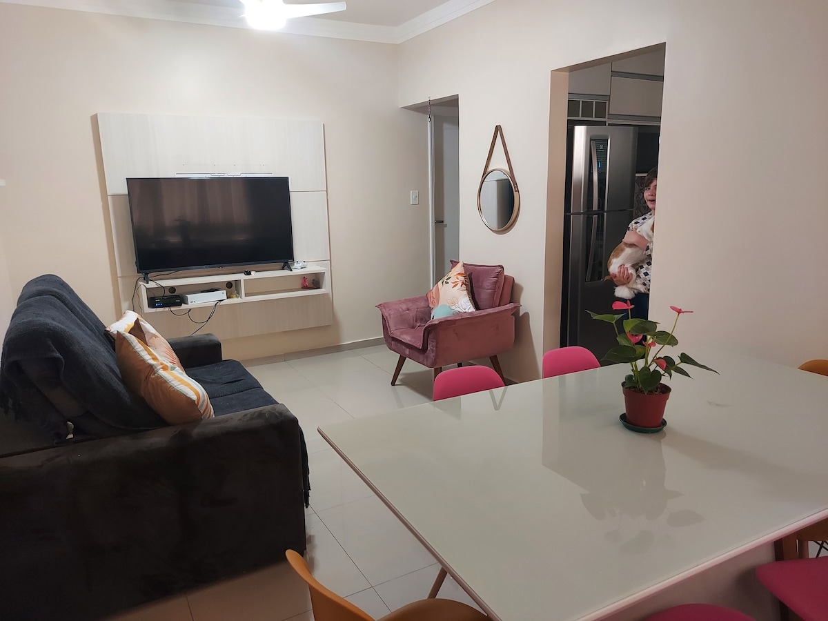Airbnb em destaque: Charming apartment - Next to the beach and shopping em Santos