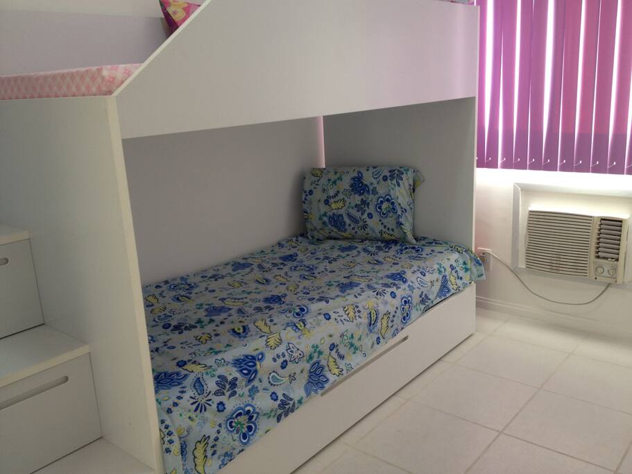 quarto com triliche