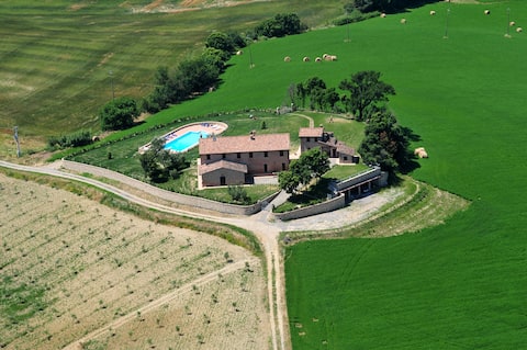 Villa and pool top hill 360° free view