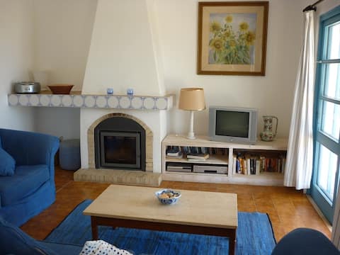 Popular Airbnb listing: Boliqueime, Algarve - Pretty Villa (24005/AL) in Boliqueime