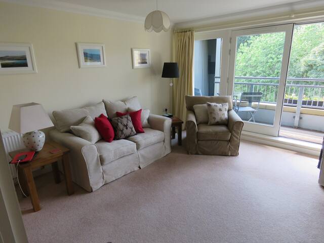 Modern Town-house in an historic Capital City. gallery image 2