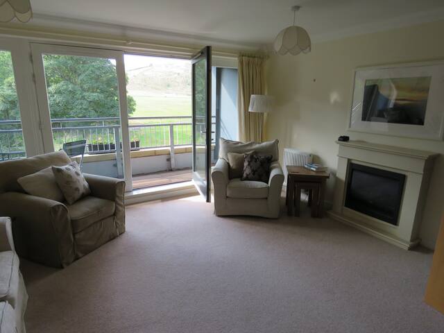 Modern Town-house in an historic Capital City. gallery image 3