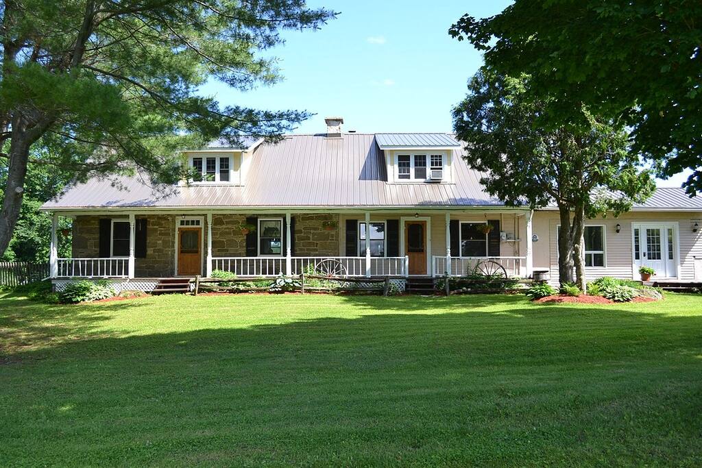 Massive lawn in front yard without close neighbours.