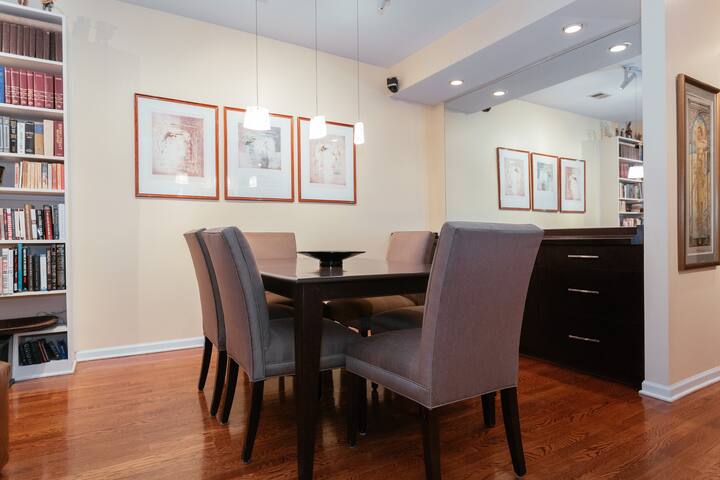 Superhost Wrigley/Lakeview Duplex 3BR/2.5BA gallery image 4