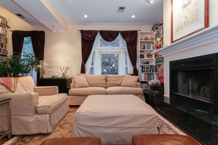 Superhost Wrigley/Lakeview Duplex 3BR/2.5BA gallery image 5