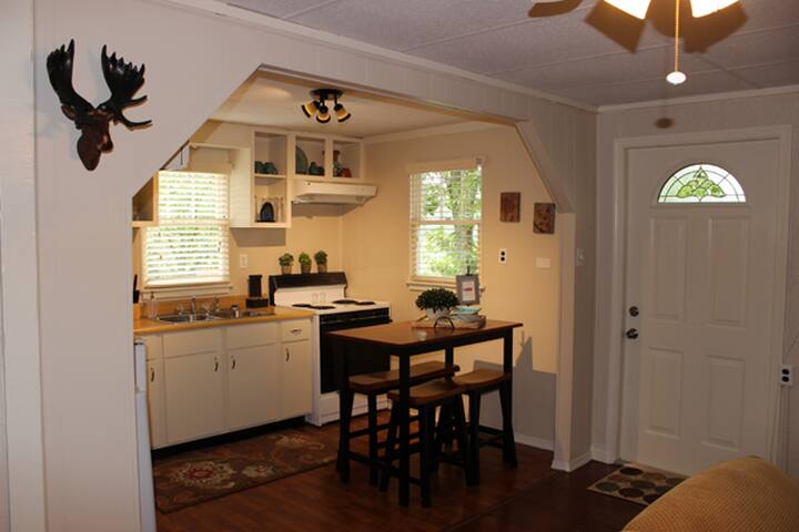 Almost Heaven Cabin-Secluded Mountain Top Retreat!