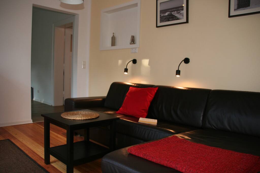 Wohnzimmer mit Schlafsofa