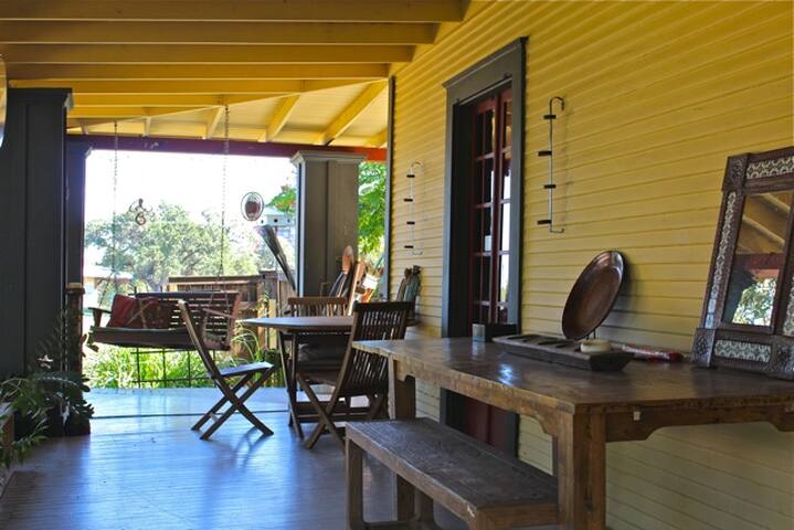 Central Austin, close to everything. Monthly rates gallery image 2