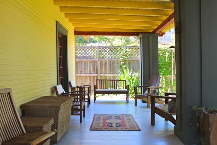 Central Austin, close to everything. Monthly rates gallery image 3