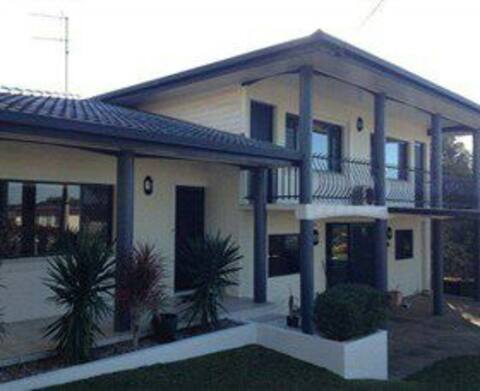 Best Location +PoolTable+bar+pool +Tarven