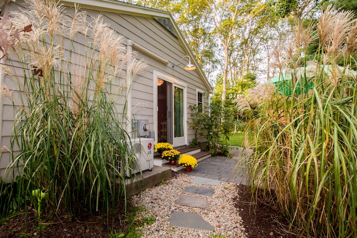Entrance to private courtyard. 