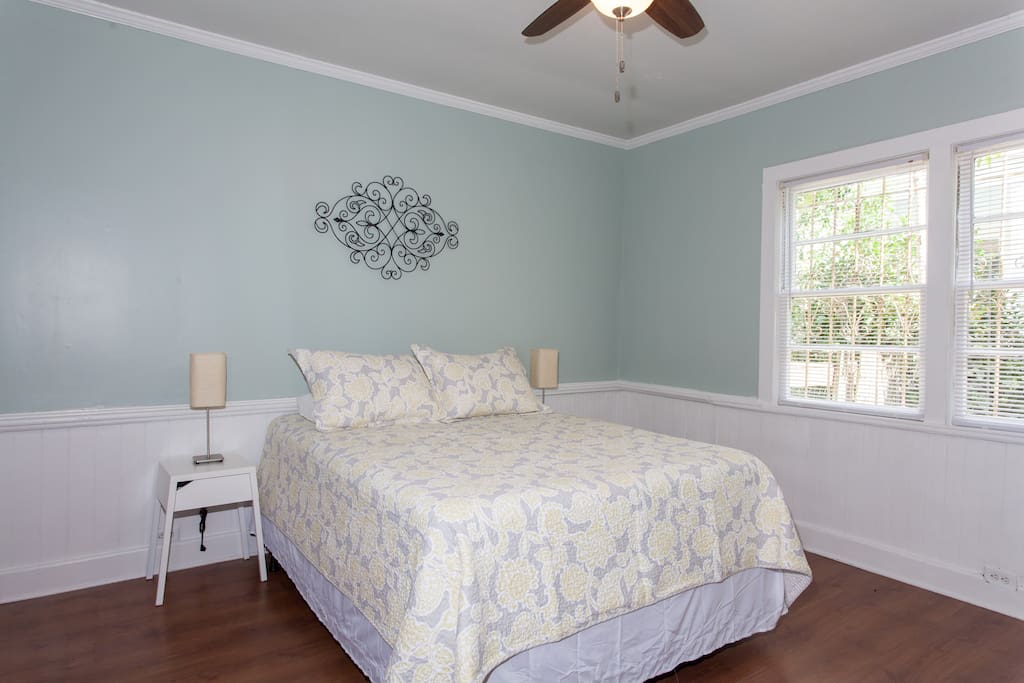 Queen bedroom #1 with brand new plush mattresses and 500 thread count sheets