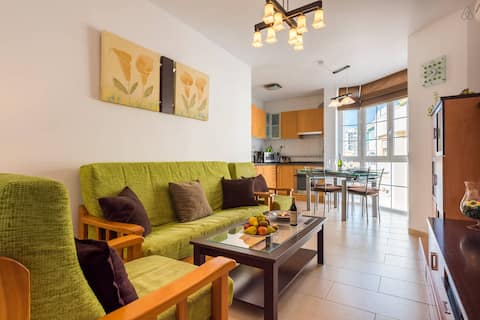 Quiet flat in central location+1 Gb fiber optic