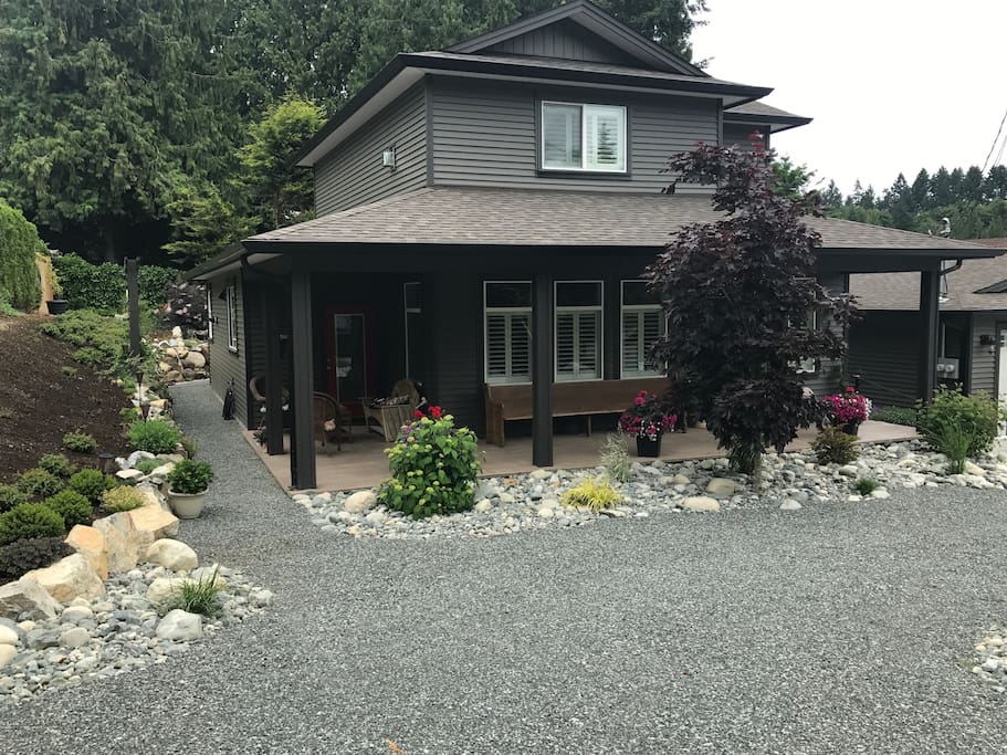 Side walkway