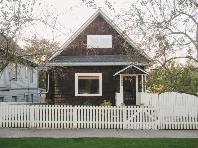 Plenty of free street parking and close access to three bus lines. 10 minute drive to downtown. 5 minute drive to Capitol Hill.