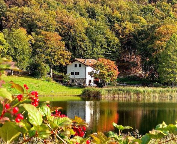 La Casa sul Lago 
The Lake House