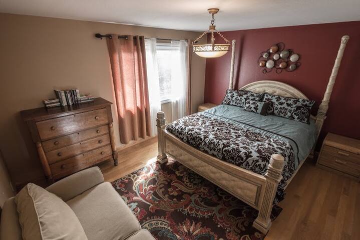 Spacious house with 5 bedrooms, 3 bathrooms gallery image 3