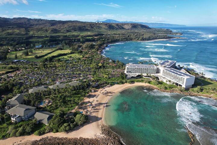 Luxe Turtle Bay Condo | Walk-Out Golf & Hot Tub gallery image 5