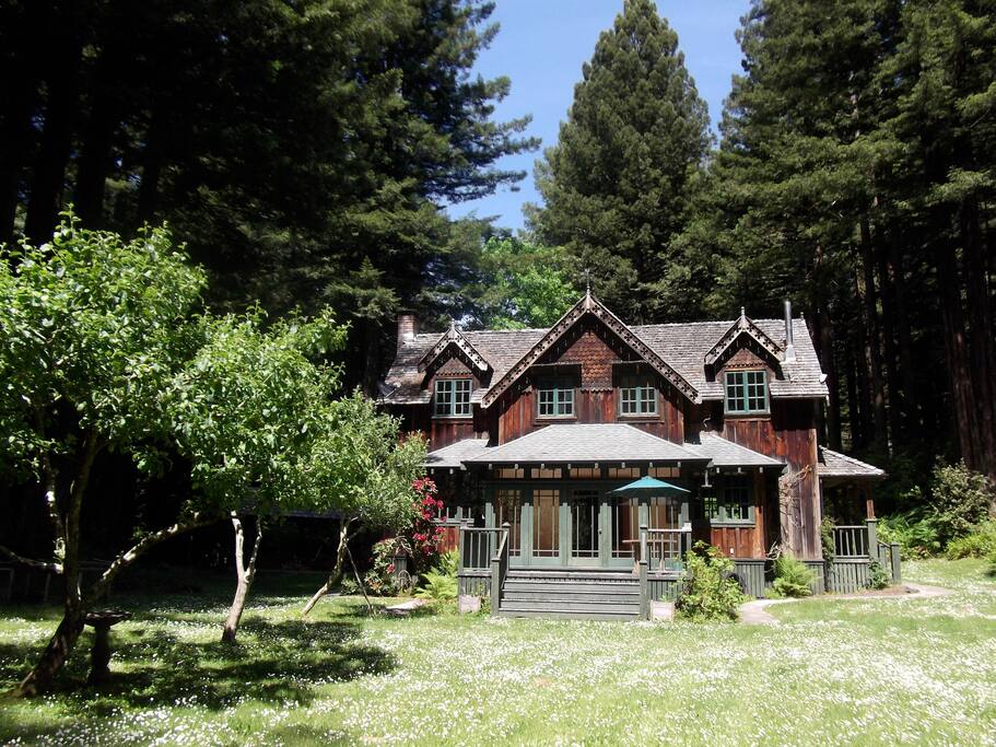 The Gate Lodge..a redwoods retreat Houses for Rent in McKinleyville