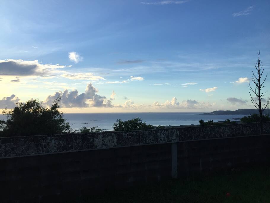 朝の静寂な雰囲気は心が洗われる様な気分になります。