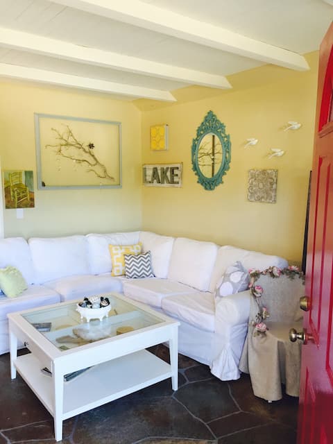The Little Bird Lodge Sunshine  Cabin!