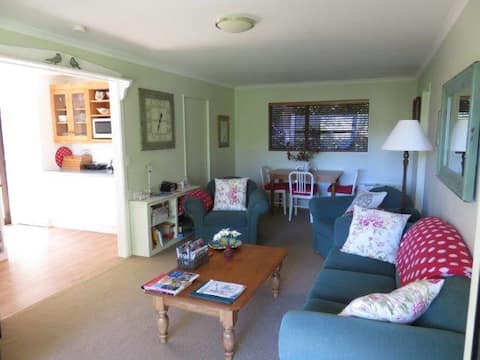 Popular Airbnb listing: Delightful private rural cottage in Lake Hayes Basin