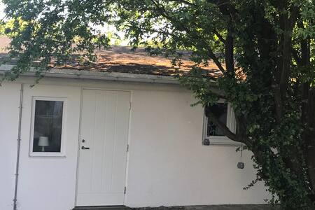 Guest house - small cottage with bath in Limhamn