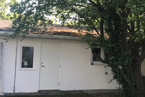 Guestroom. A small cottage with bath in Limhamn